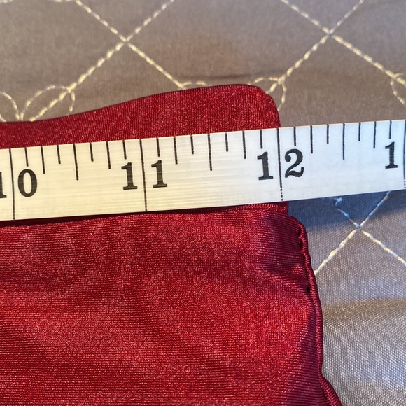 FINAL CHANCE! CLOSET CLOSING! - Picture 5 of 8